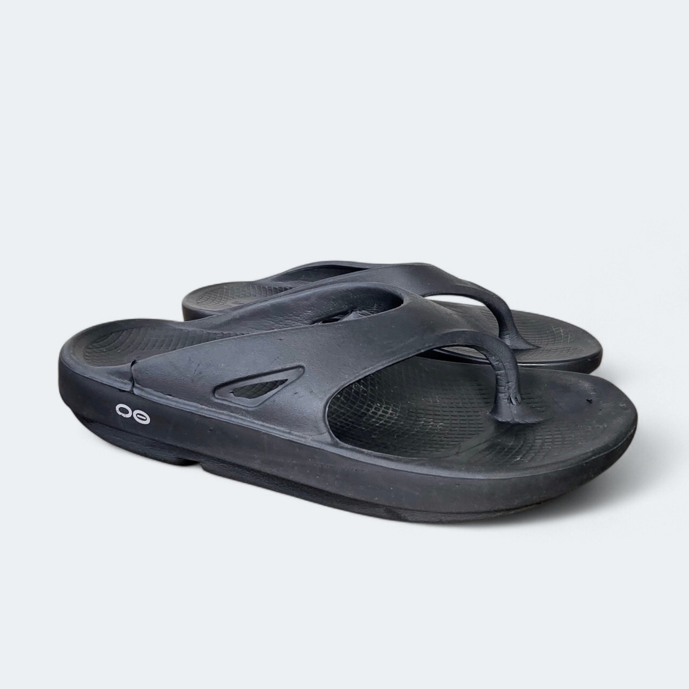 OOFOS Black Thong Recovery Sandals Men's 8 Women's 10